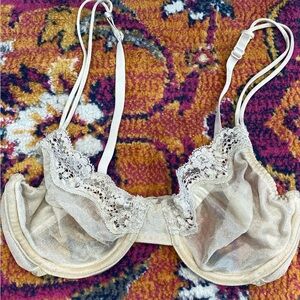 Victoria's Secret Cream Lace Bra Elegance vintage 34C